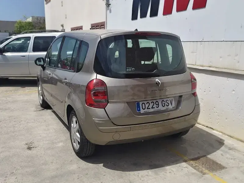 Usado Renault Grand Modus Dynamique 85 CV (62 kW) 2010 Beige Monovolumen