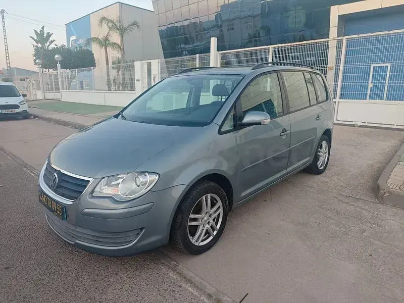 Usado VW Touran Edition 105 CV (77 kW) 2008 Gris / plata Monovolumen