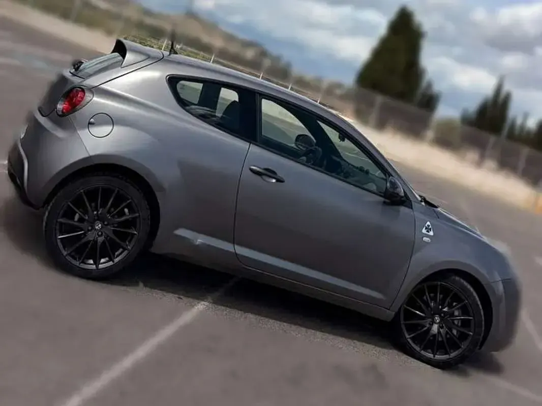 Usado Alfa Romeo MiTo Distinctive 140 CV (102 kW) 2014 Gris Utilitario