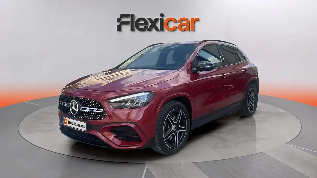 Usado Mercedes GLA200 150 CV (110 kW) 2025 Rojo SUV