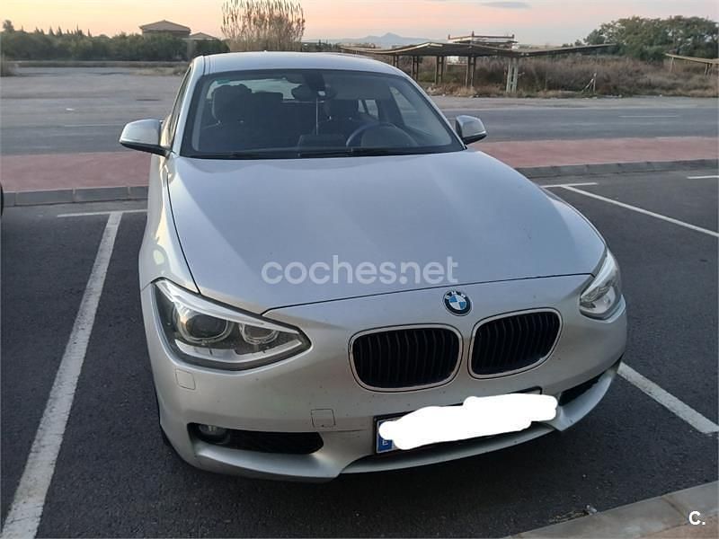 Usado BMW 118 Comfort Edition 143 CV (105 kW) 2014 Gris / plata Utilitario