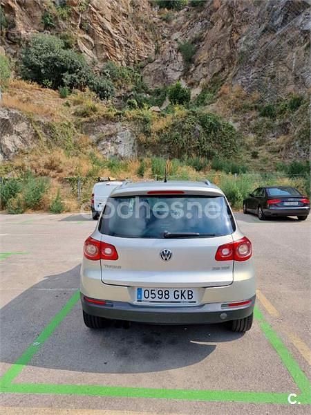 Usado VW Tiguan 140 CV (102 kW) 2008 Gris / plata SUV