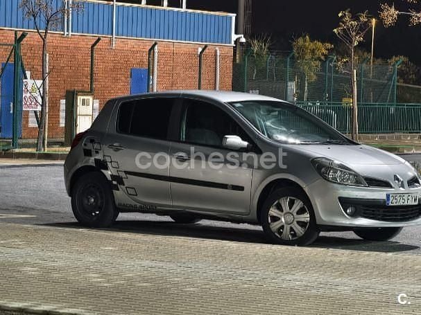 Usado Renault Clio II Authentique 85 CV (62 kW) 2007 Gris / plata Berlina