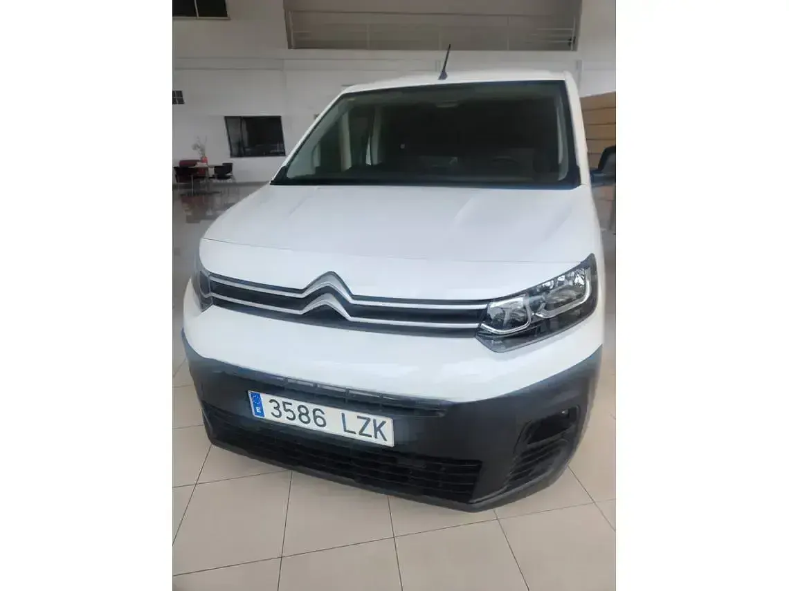 Käytetty Citroën Berlingo Business Class 102 HP (75 kW) 2022 Valkoinen Tila-auto