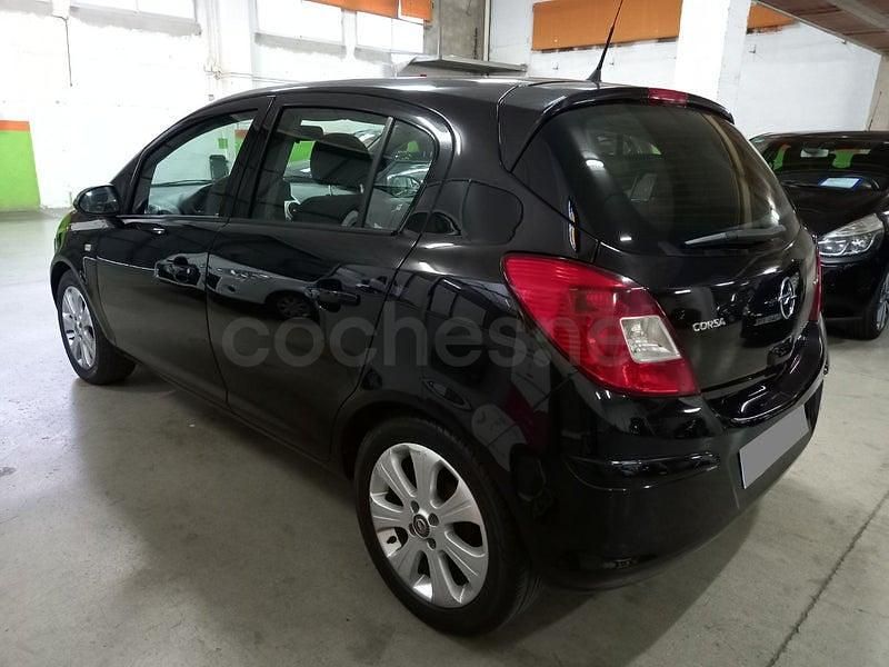 Usado Opel Corsa Cosmo 75 CV (55 kW) 2008 Negro Utilitario