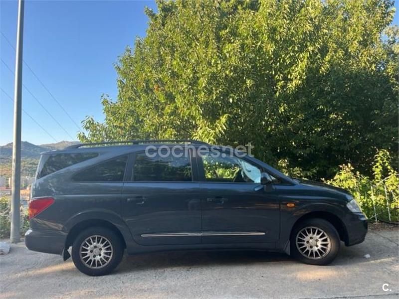 Azul Usado 2010 Ssangyong (KGM) Rodius Monovolumen | 9100 € (Precio justo) - Imagen 1/4