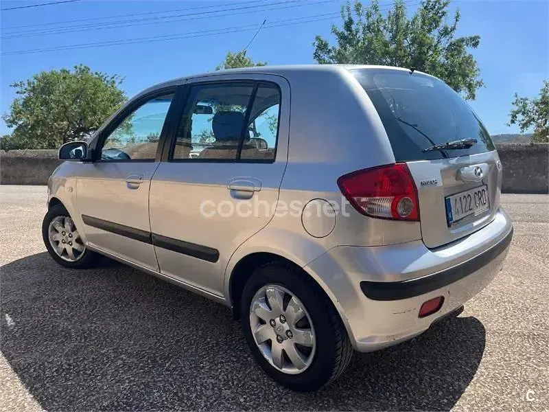 Usado Hyundai Getz GLS 82 CV (60 kW) 2004 Gris / plata Utilitario