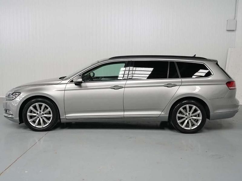 Usado VW Passat Advance 150 CV (110 kW) 2018 Plateado Familiar