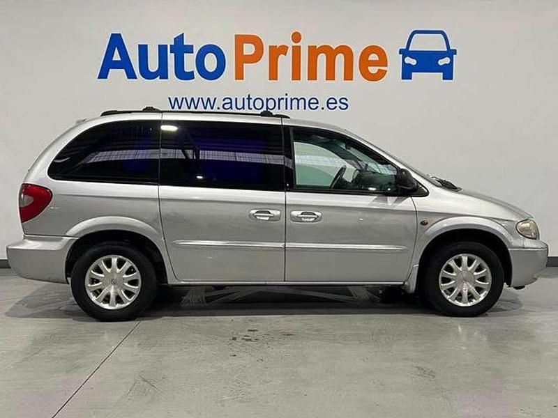 Usado Chrysler Voyager 140 CV (102 kW) 2003 Gris / plata Monovolumen
