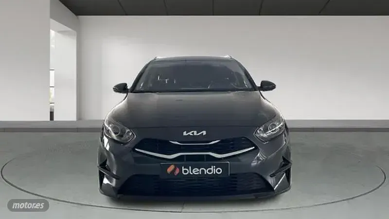 Usado Kia Ceed Sportswagon 120 CV (88 kW) 2023 Gris Familiar
