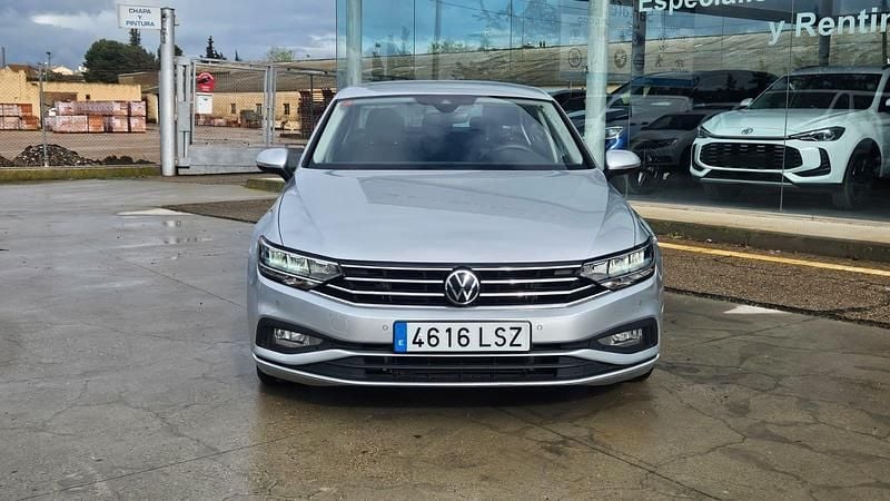 Usado VW Passat Business 150 CV (110 kW) 2021 Gris Berlina