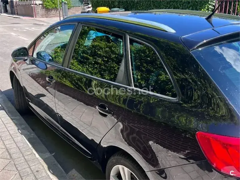 Usado Seat Ibiza ST Style 90 CV (66 kW) 2011 Negro Familiar