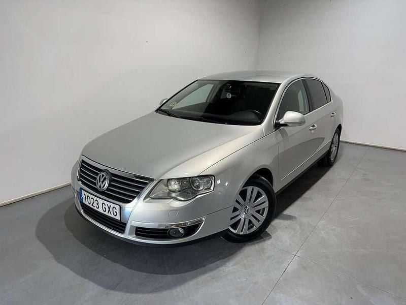 Usado VW Passat Advance 140 CV (102 kW) 2010 Gris / plata Berlina