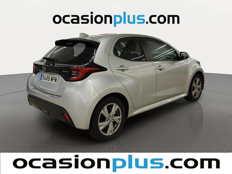 Usado Toyota Yaris Hybrid Active 116 CV (85 kW) 2024 Gris Berlina