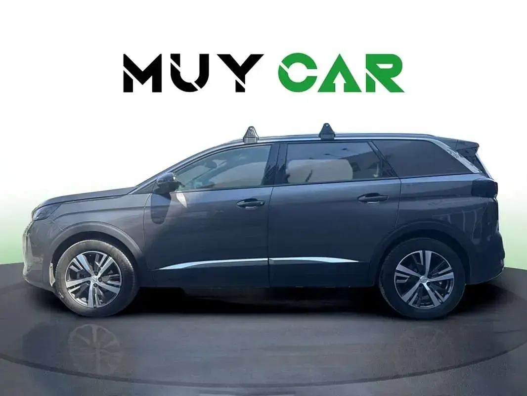 Usado Peugeot 5008 Allure 131 CV (96 kW) 2023 Gris SUV