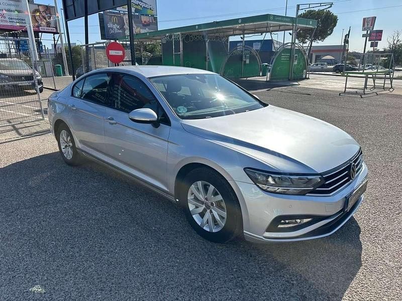 Usado VW Passat Business 150 CV (110 kW) 2021 Gris Berlina