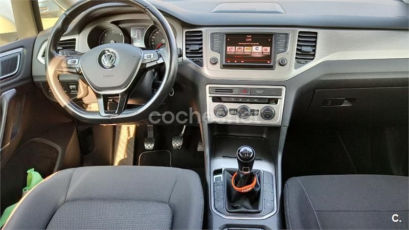 Usado VW Golf Sportsvan Advance 110 CV (80 kW) 2016 Blanco Monovolumen