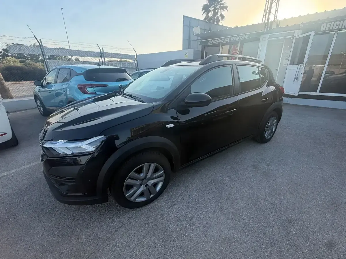 Usado Dacia Sandero Expression 91 CV (66 kW) 2023 Negro