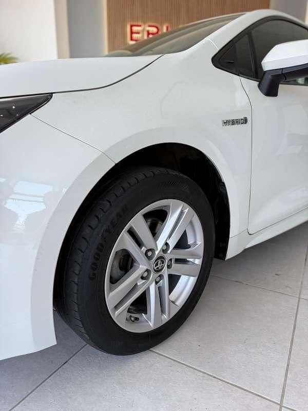 Usado Toyota Corolla Active 122 CV (89 kW) 2020 Blanco Berlina