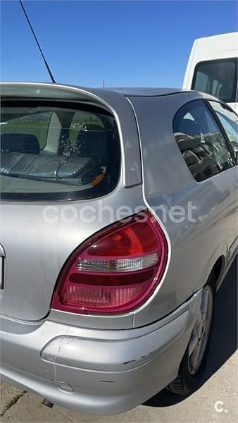 Usado Nissan Almera Comfort 90 CV (66 kW) 2001 Gris / plata Berlina