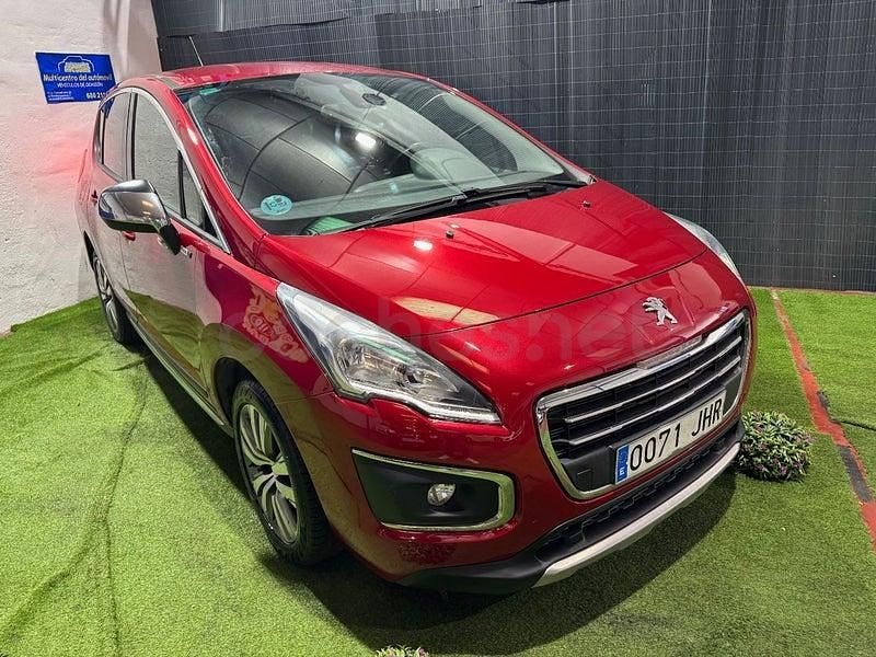 Usado Peugeot 3008 Style 120 CV (88 kW) 2015 Granate Familiar