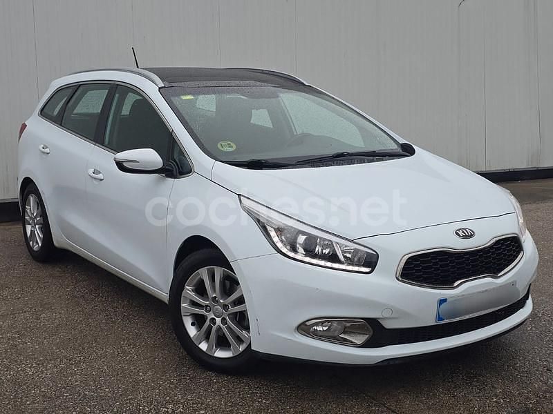 Blanco Usado 2013 Kia Ceed Sportswagon Familiar | 5999 € (Caro) - Imagen 1/4