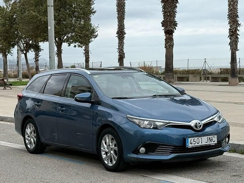 Usado Toyota Auris Active 116 CV (85 kW) 2016 Azul Familiar