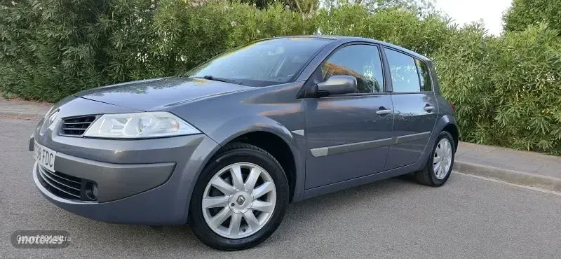 Usado Renault Mégane Dynamique 130 CV (95 kW) 2006 Gris claro