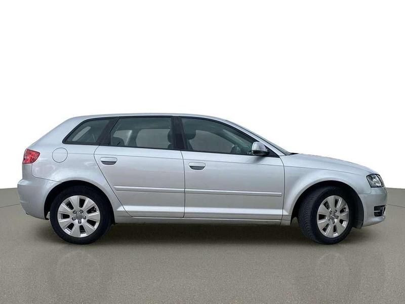 Usado Audi A3 Sportback Attraction 105 CV (77 kW) 2011 Gris Utilitario