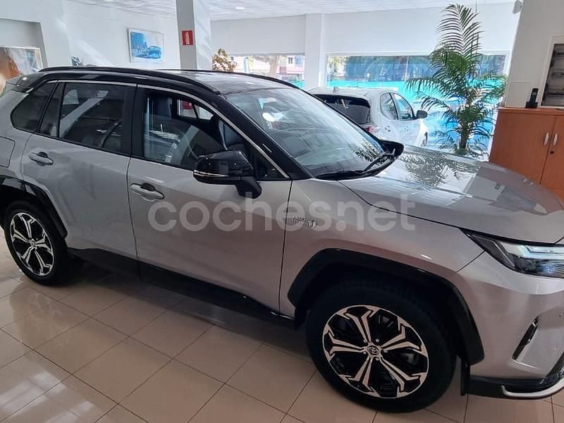 Usado Toyota RAV4 Hybrid Plus 306 CV (225 kW) 2023 Gris / plata SUV
