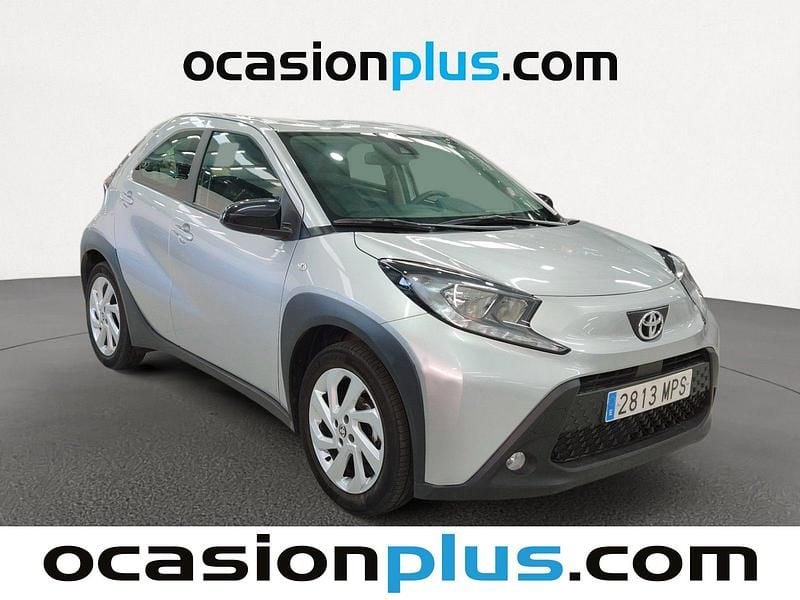 Usado Toyota Aygo X Play 72 CV (52 kW) 2024 Gris SUV