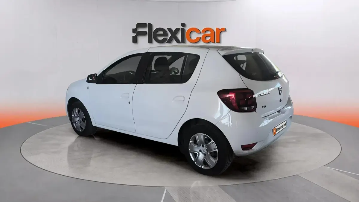 Usado Dacia Sandero Comfort 90 CV (66 kW) 2019 Blanco Berlina