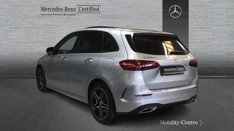 Usado Mercedes B250 AMG line 163 CV (119 kW) 2025 Plata iridio Utilitario