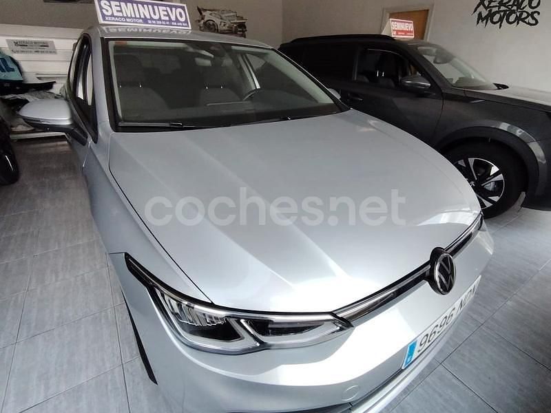 Usado VW Golf VIII Life 110 CV (80 kW) 2021 Gris / plata Berlina