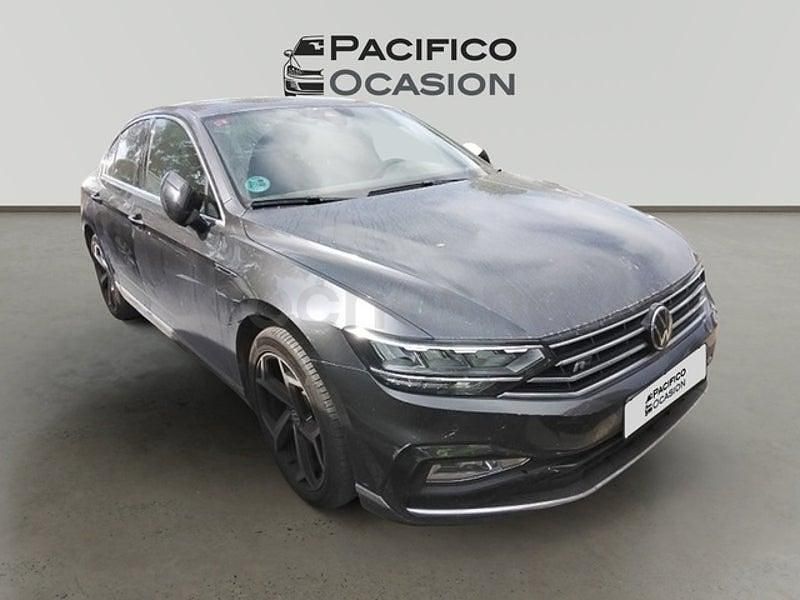 Usado VW Passat R-line 150 CV (110 kW) 2021 Gris / plata Berlina