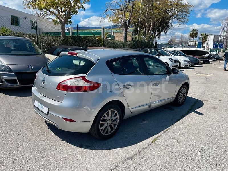 Usado Renault Mégane III LIMITED 110 CV (80 kW) 2014 Gris / plata Berlina