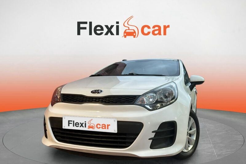Usado Kia Rio 84 CV (61 kW) 2017 Blanco Berlina