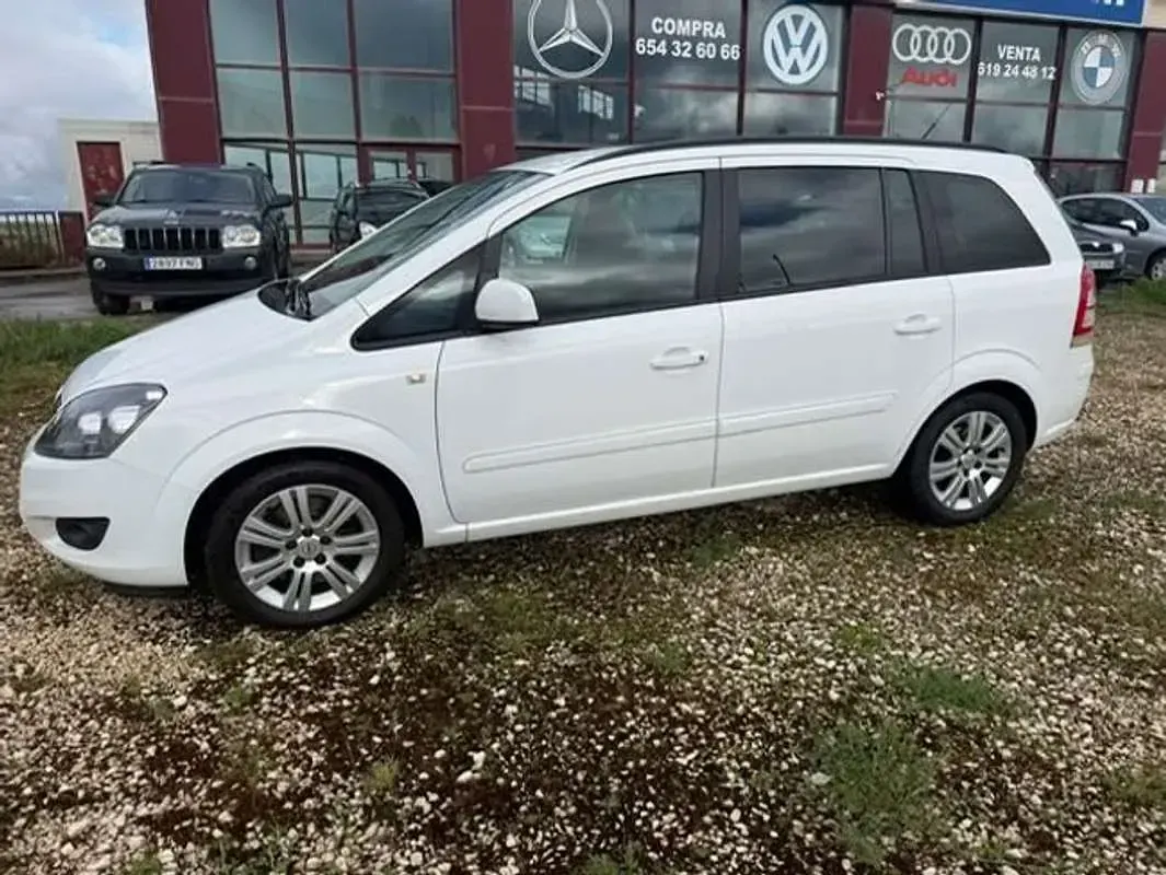 Usado Opel Zafira Family 125 CV (91 kW) 2012 Blanco Monovolumen