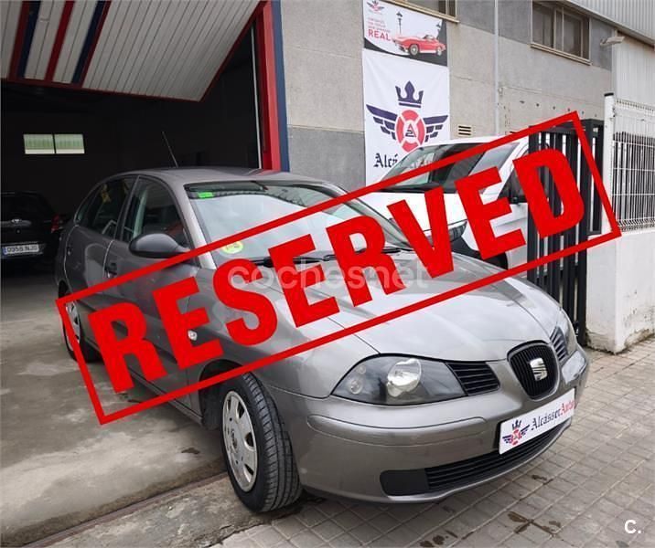 Gris / plata Usado 2004 Seat Ibiza Reference Berlina | 2989 € (Precio justo) - Imagen 1/4