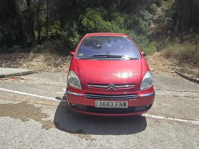 Usado Citroën Xsara Picasso Exclusive 110 CV (80 kW) 2006 Granate Monovolumen