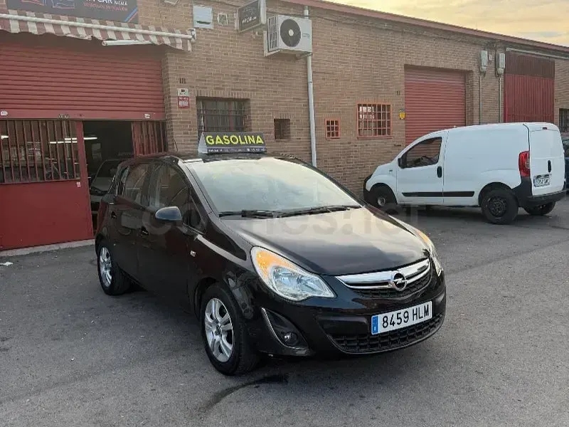 Usado Opel Corsa Selective 85 CV (62 kW) 2012 Negro Utilitario