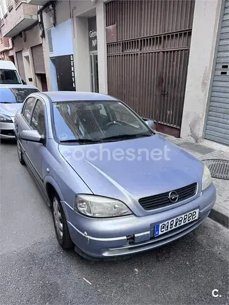 Usado Opel Astra Club 75 CV (55 kW) 2001 Gris / plata Berlina