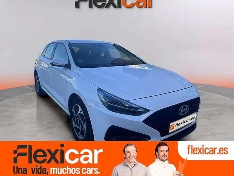 Blanco Usado 2024 Hyundai i30 Berlina | 15.990 € (Super precio) - Imagen 1/4