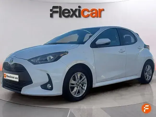 Usado Toyota Yaris Business Edition 116 CV (85 kW) 2022 Blanco Utilitario
