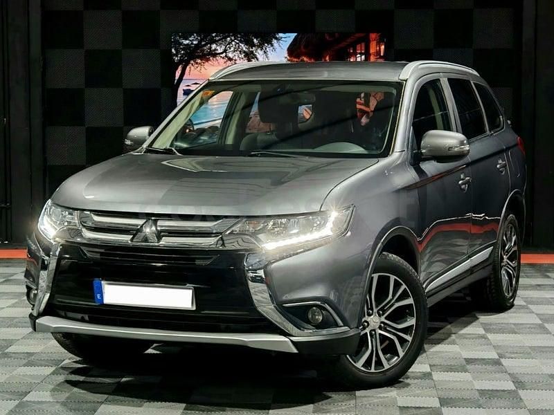 Usado Mitsubishi Outlander Motion 150 CV (110 kW) 2017 Gris / plata SUV