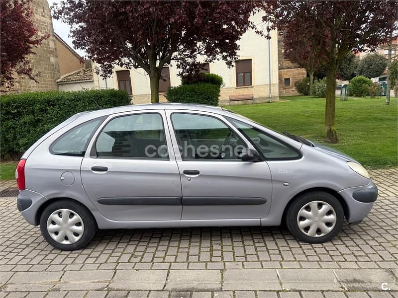 Usado Citroën Xsara Picasso Exclusive 90 CV (66 kW) 2003 Gris / plata Monovolumen