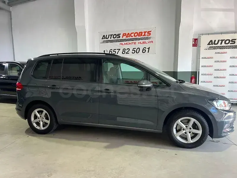 Usado VW Touran Sportline 122 CV (89 kW) 2021 Gris / plata Monovolumen
