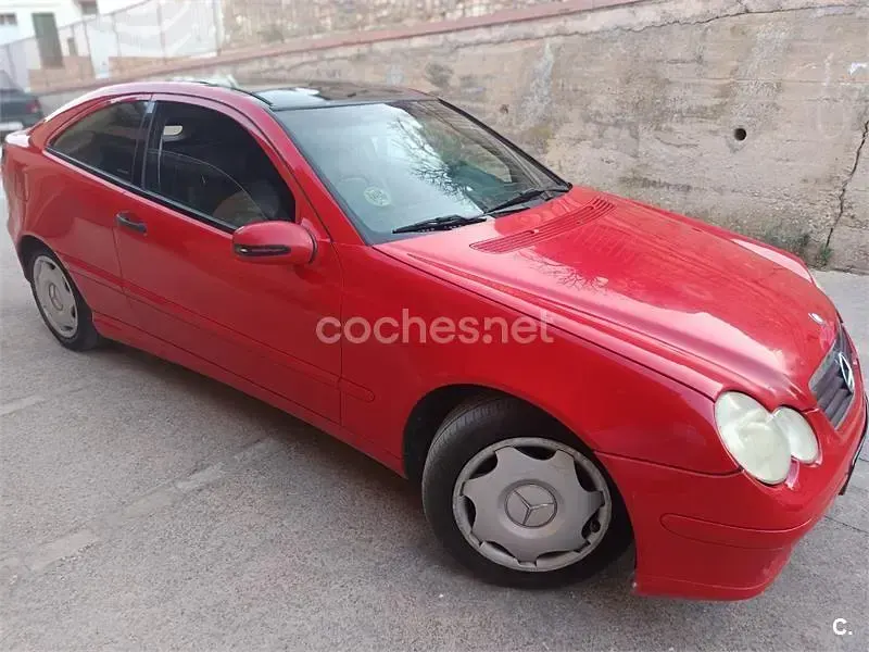 Usado Mercedes C180 143 CV (105 kW) 2002 Rojo Berlina