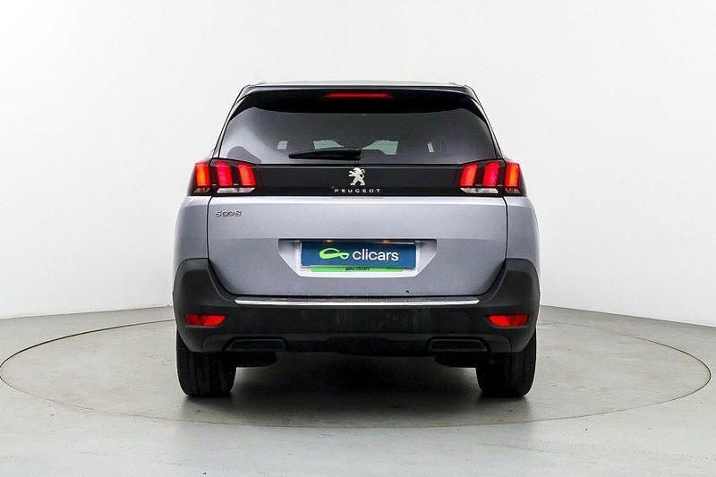 Usado Peugeot 5008 Allure 130 CV (95 kW) 2020 Gris / plata SUV
