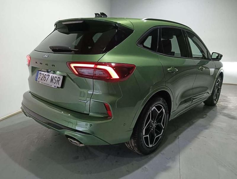 Usado Ford Kuga ST-Line 179 CV (131 kW) 2024 Verde SUV